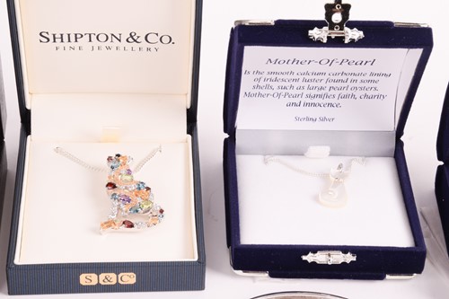Lot 156 - A collection of jewellery including a gem-set...