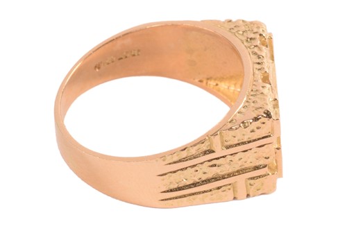 Lot 133 - A modernist abstract ring, the rectangular...