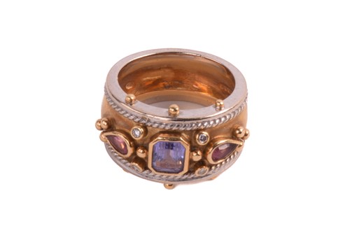Lot 170 - A gem-set tapered templar ring in 18ct gold,...
