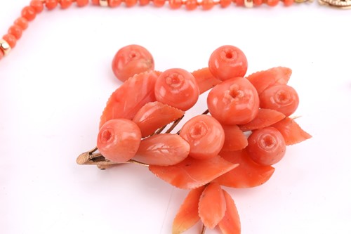 Lot 24 - A small collection of coral jewellery items...