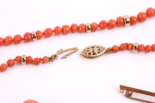 Lot 24 - A small collection of coral jewellery items...