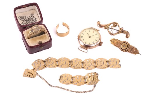 Lot 21 - A small collection of jewellery items; to...