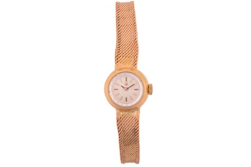 Lot 382 - An Omega lady's dress watch, featuring a Swiss-...