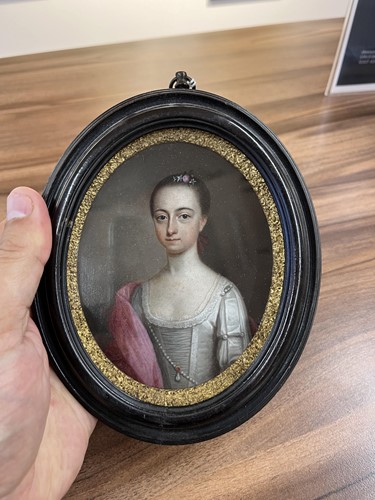 Lot 2 - 18th-century school, an oval portrait...