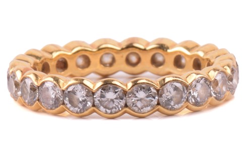 Lot 189 - A diamond eternity ring set with a full circle...