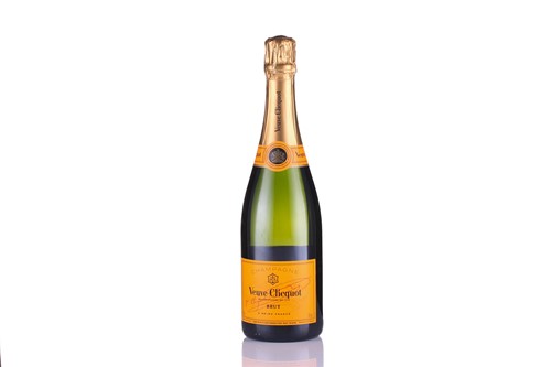 Lot 23 - Twelve bottles of Veuve Clicquot Brut...