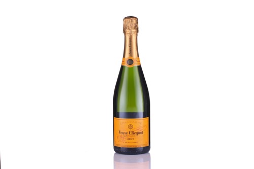 Lot 23 - Twelve bottles of Veuve Clicquot Brut...