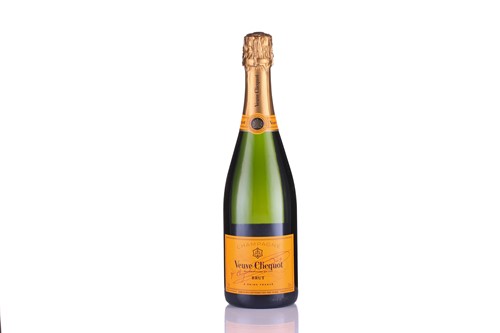 Lot 23 - Twelve bottles of Veuve Clicquot Brut...