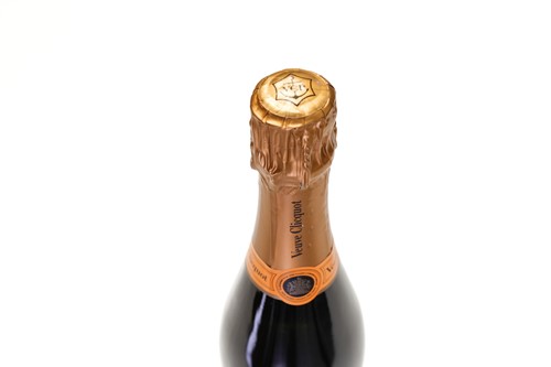 Lot 23 - Twelve bottles of Veuve Clicquot Brut...