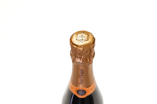 Lot 23 - Twelve bottles of Veuve Clicquot Brut...
