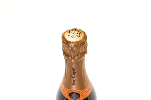 Lot 23 - Twelve bottles of Veuve Clicquot Brut...