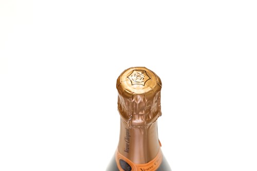 Lot 23 - Twelve bottles of Veuve Clicquot Brut...
