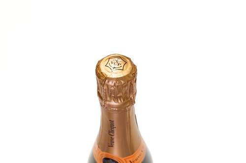 Lot 23 - Twelve bottles of Veuve Clicquot Brut...