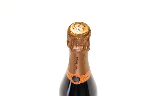 Lot 23 - Twelve bottles of Veuve Clicquot Brut...