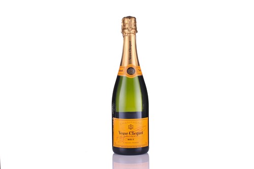 Lot 23 - Twelve bottles of Veuve Clicquot Brut...