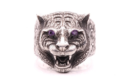 Lot 110 - Gucci - a tiger head dress ring set with...