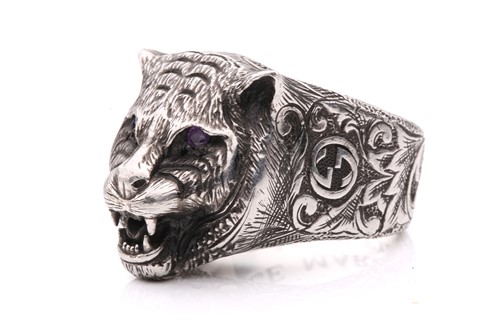 Lot 110 - Gucci - a tiger head dress ring set with...