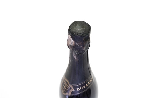 Lot 32 - A bottle of Krug Brut Grande Cuvee Champagne,...