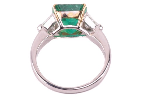 Lot 6 - A vivid emerald and diamond three-stone ring,...