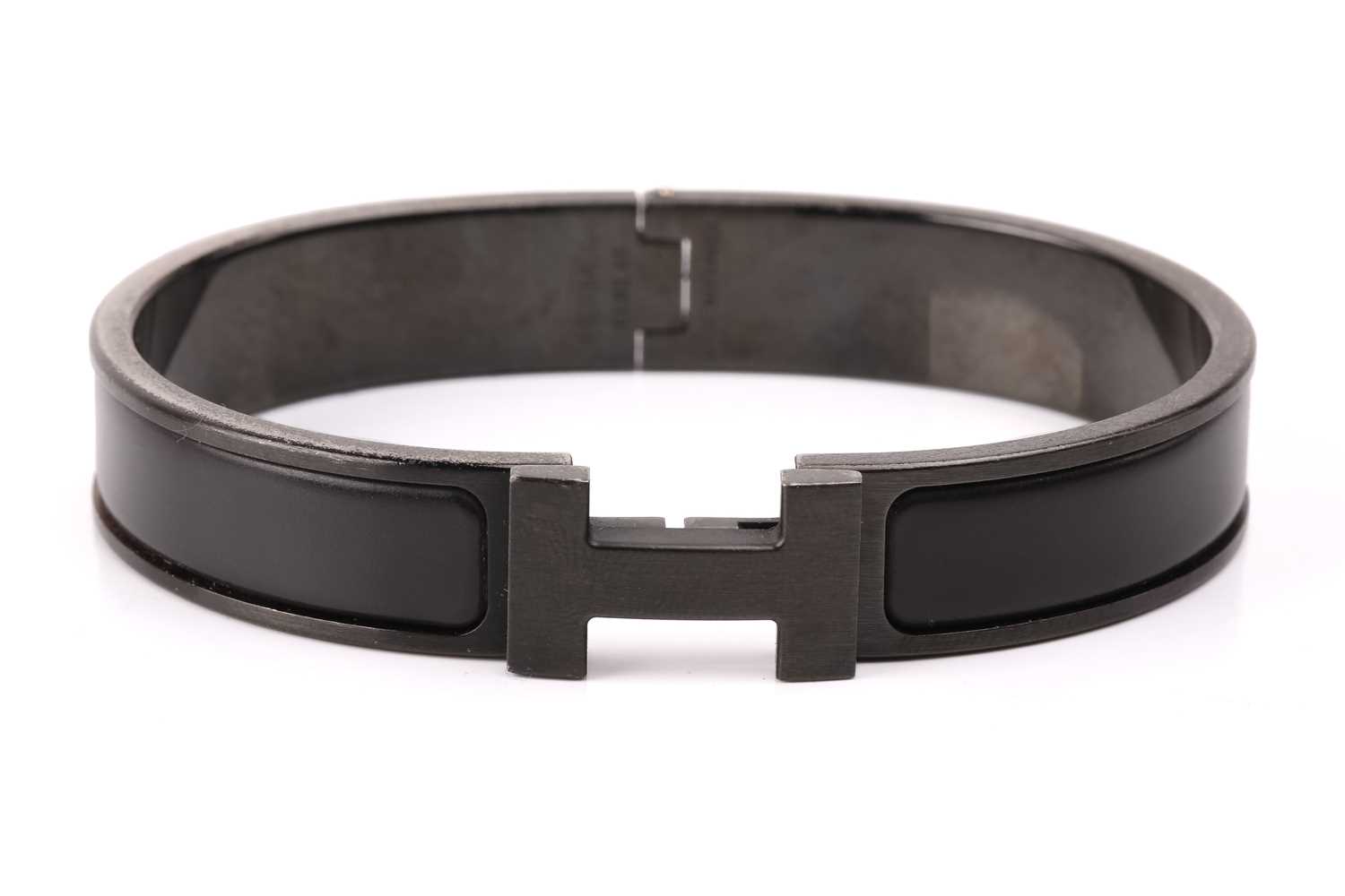 Lot 29 - Hermès - a narrow 'Clic HH So Black' bracelet
