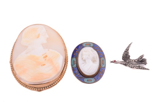 Lot 224 - A shell cameo depicting a bust profile...
