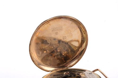 Lot 413 - A Waltham trench watch in 9ct gold, featuring...