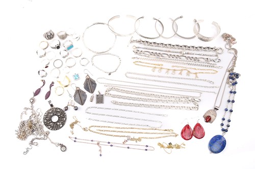 Lot 119 - A quantity of white metal jewellery, including...