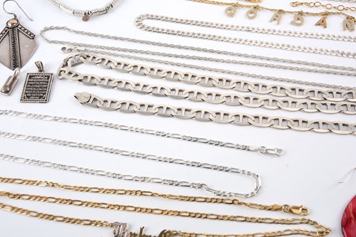 Lot 119 - A quantity of white metal jewellery, including...