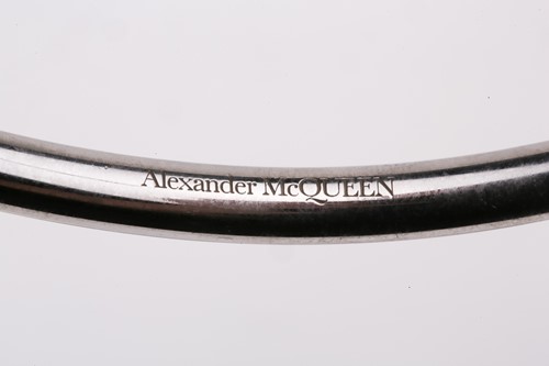 Lot 74 - Alexander McQueen - a thin tubular necklace,...