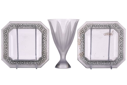 Lot 150 - A pair of Rene Lalique 'Paquerettes' square...