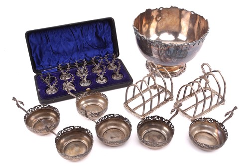 Lot 538 - A mixed lot of silver items, including a...