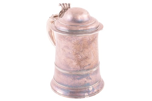 Lot 544 - A George III silver tankard by William &...