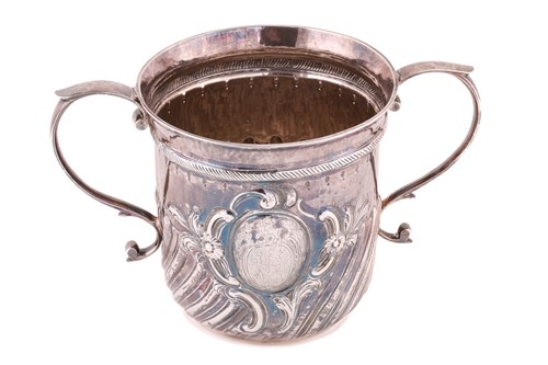 Lot 548 - A George III silver porringer, London 1762 by...