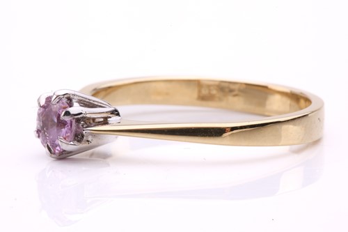 Lot 208 - A pink sapphire ring in 18ct gold, composed of...