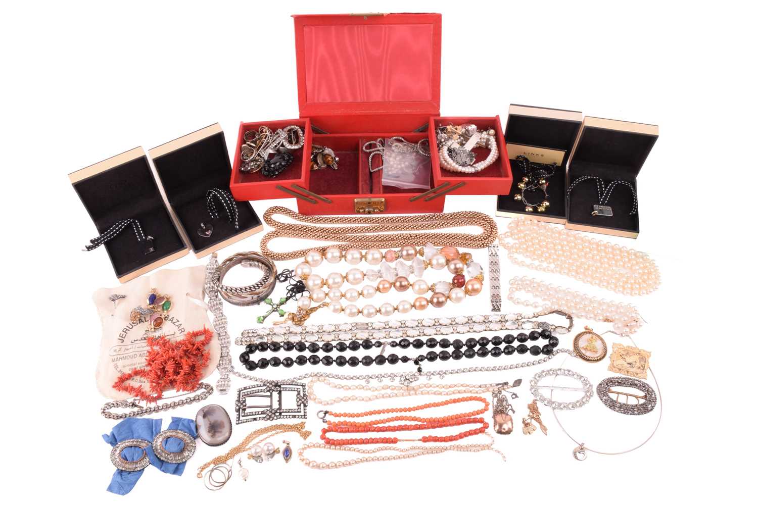 Lot 162 - A Tiffany heart pendant necklace marked 'T&Co....