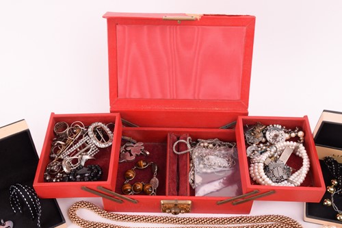 Lot 162 - A Tiffany heart pendant necklace marked 'T&Co....