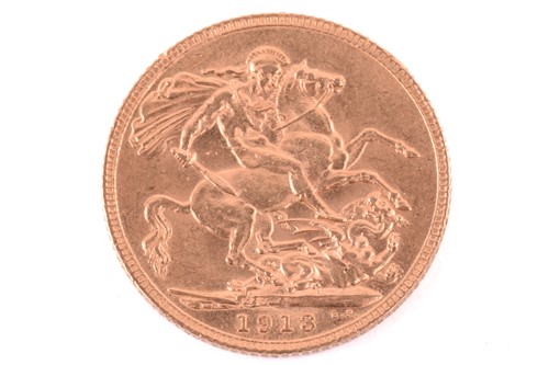 Lot 330 - A George V full sovereign 1913, obverse with...