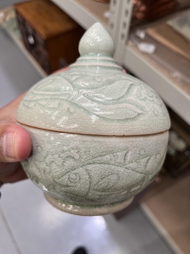 Lot 122 - A small collection of Chinese and Japanese...