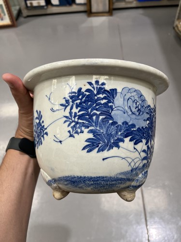 Lot 122 - A small collection of Chinese and Japanese...