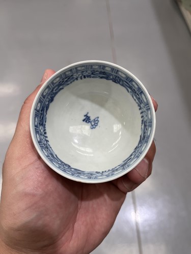 Lot 122 - A small collection of Chinese and Japanese...