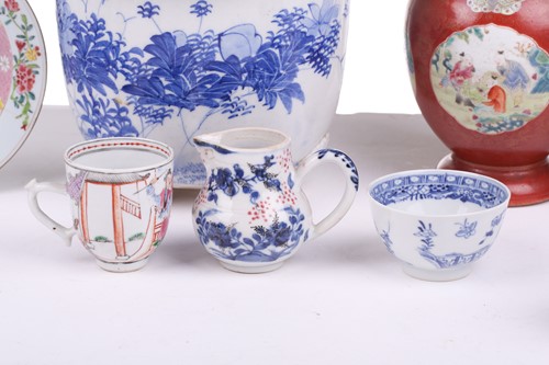 Lot 122 - A small collection of Chinese and Japanese...