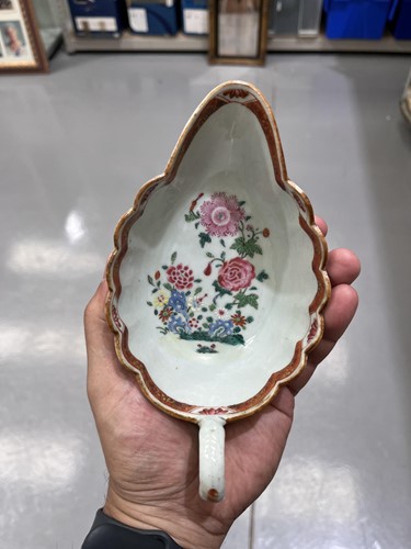 Lot 122 - A small collection of Chinese and Japanese...