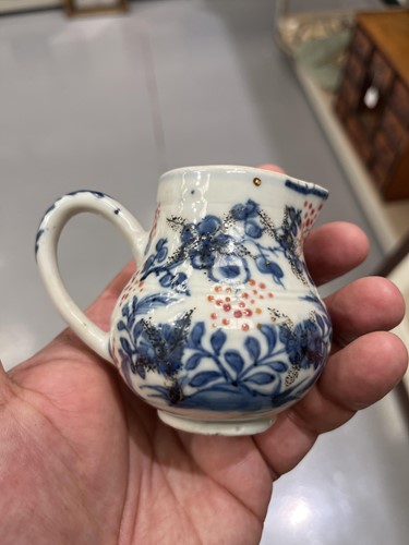 Lot 122 - A small collection of Chinese and Japanese...