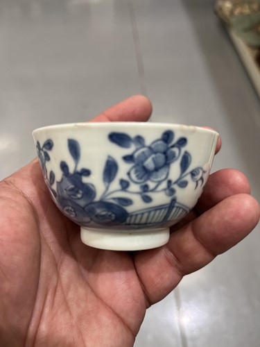 Lot 122 - A small collection of Chinese and Japanese...