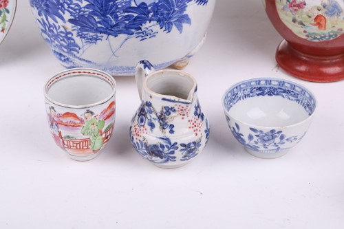 Lot 122 - A small collection of Chinese and Japanese...