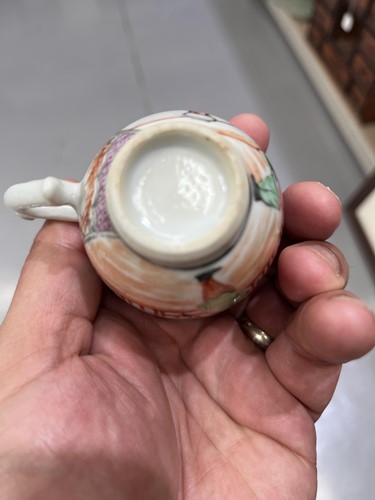 Lot 122 - A small collection of Chinese and Japanese...