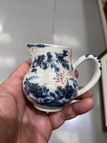 Lot 122 - A small collection of Chinese and Japanese...