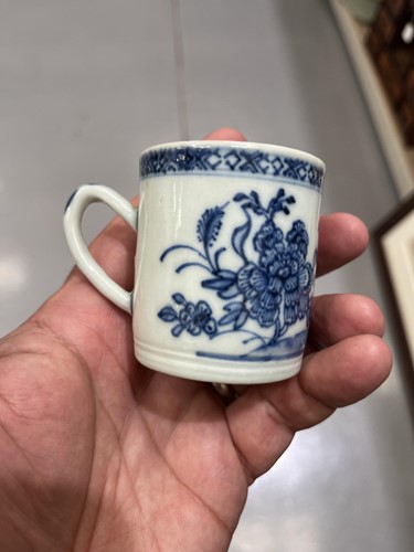 Lot 122 - A small collection of Chinese and Japanese...