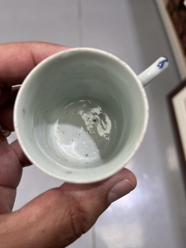 Lot 122 - A small collection of Chinese and Japanese...