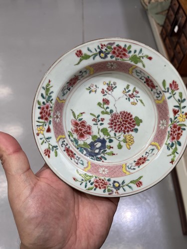 Lot 122 - A small collection of Chinese and Japanese...